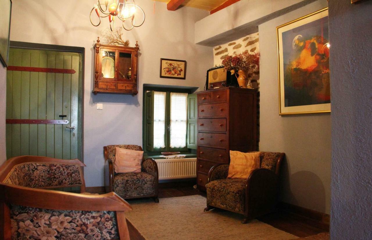 Efipoi Apartment Pinakatai Ngoại thất bức ảnh